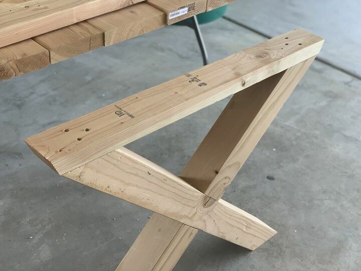 construye tu propia mesa de exterior con patas en x