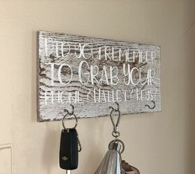 how to make a wall mounted key holder