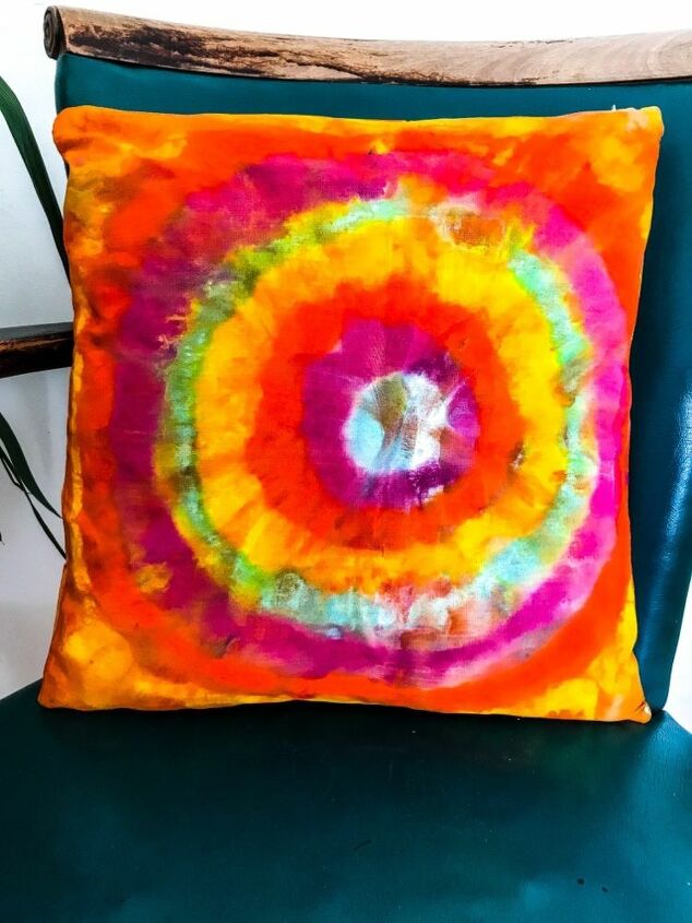 how to turn your plain cushions into crazy colourful puffs of delight, Unicorn spit gel stain cushion cover makeove