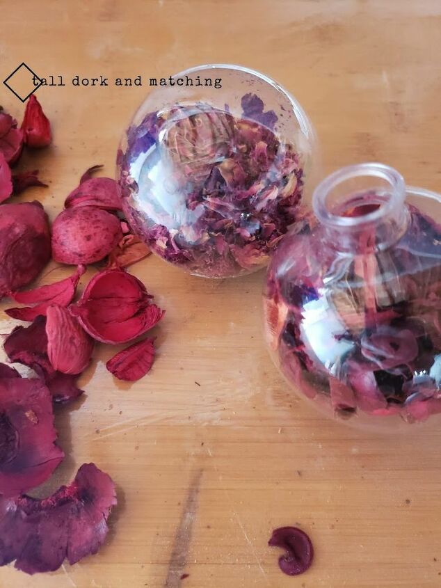 bolas ornamentais de rosas e cimento