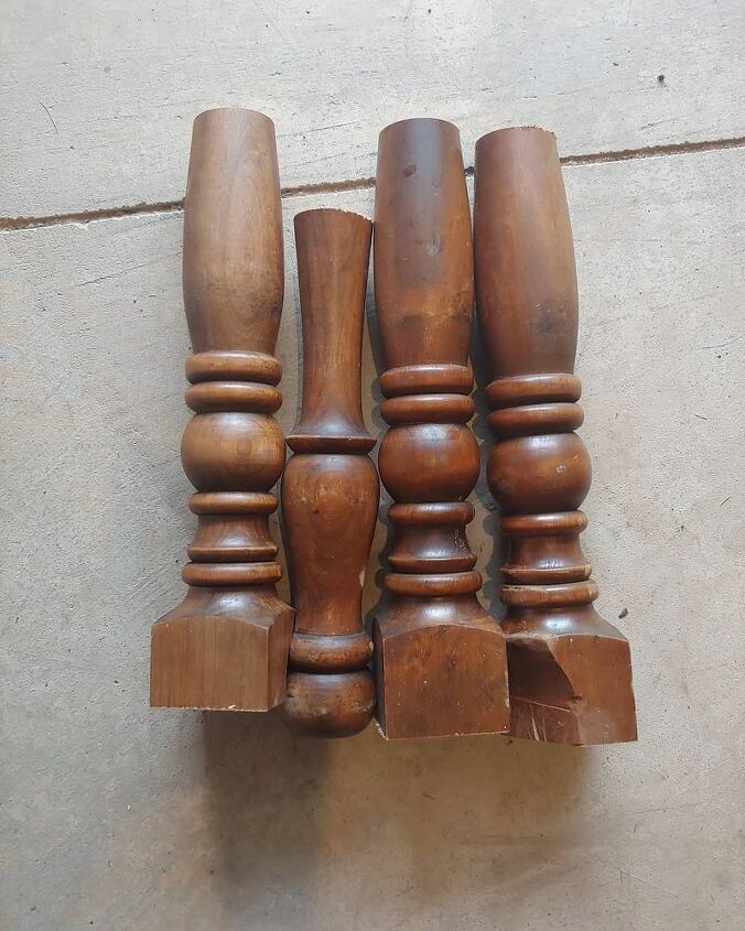 castiais de madeira das pernas da mesa