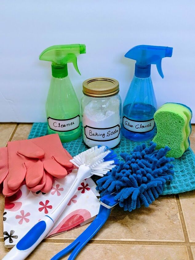 diy cleaning caddy using dollar tree products under 10 dollars