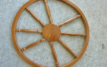  Coroa de flores de uma velha roda de madeira
