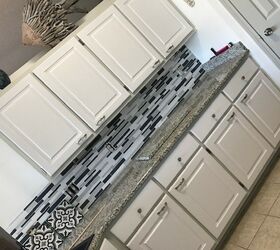 q help with applying a peel stick vinyl floor tile backsplash