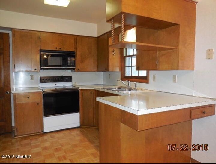 diy vent hood cover, Outdated Kitchen