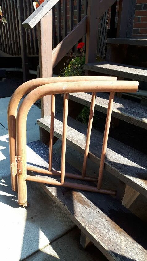 how to make a bench from an old metal bed
