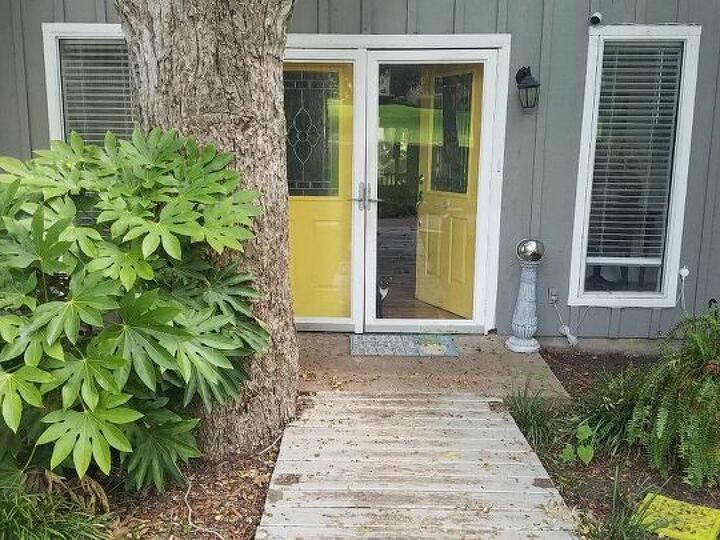 q how do i decorate on the small front porch