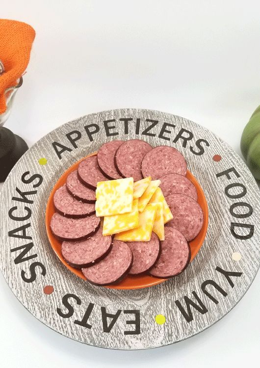 create a decorative fall buffet tray from a plastic charger plate