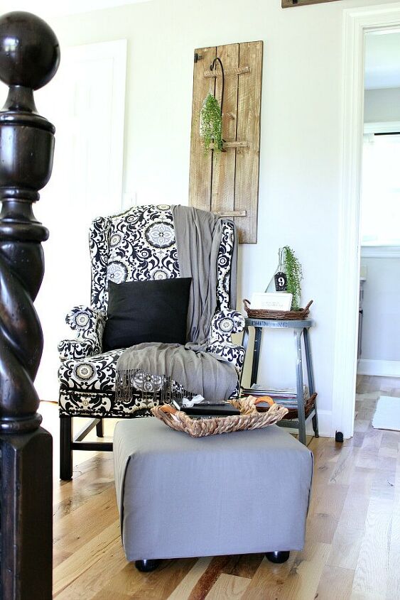 living room accent chair