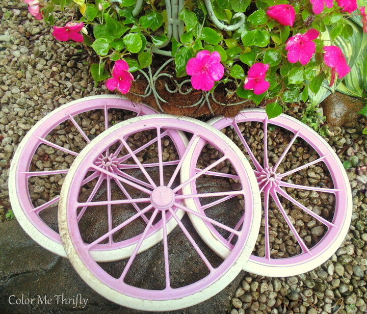 flores de rodas de carrinho de boneca reaproveitadas