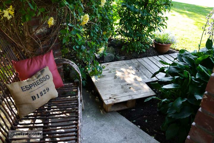 20 inspirational ideas for creating a beautiful outdoor walkway, 7 Instant Gratification DIY Pallet Outdoor Walkway Ideas