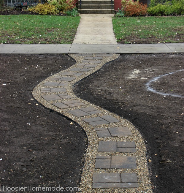 20 inspirational ideas for creating a beautiful outdoor walkway, 15 Install a Beautiful Stone Walkway