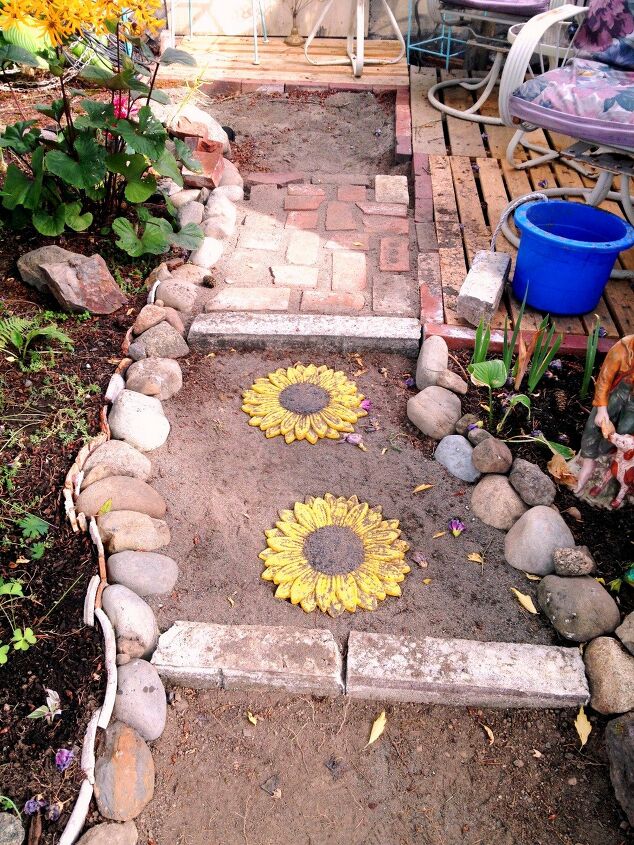 20 inspirational ideas for creating a beautiful outdoor walkway, 9 Upcycled Materials and Outdoor Walkway Ideas