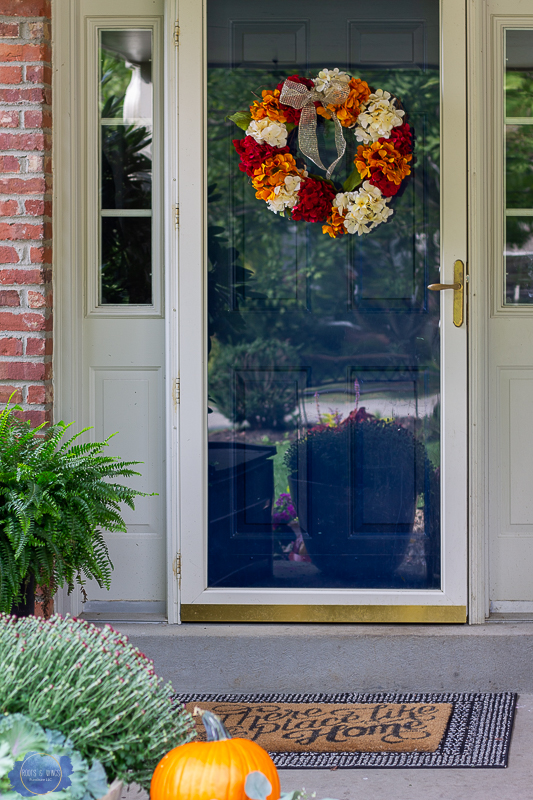 simple front porch decor ideas for fall, Layer front door mats for more presesence