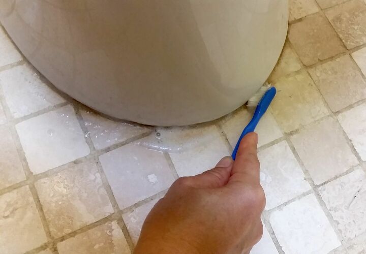 How to Clean Bathroom Floor and Grout