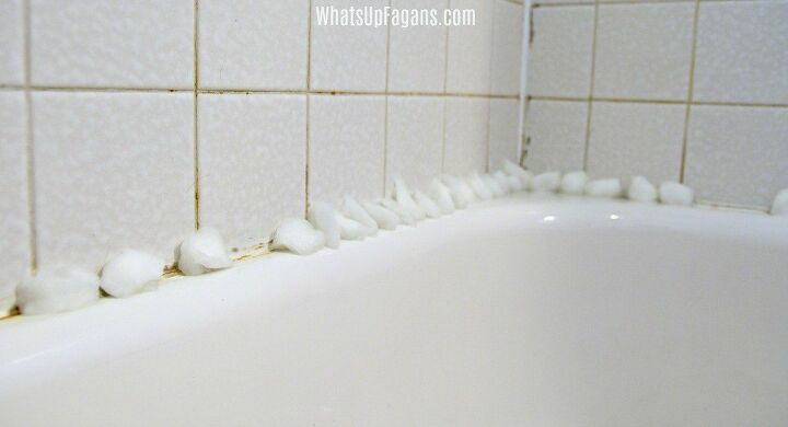 aprenda a limpiar las reas del bao para obtener resultados brillantes y sin estrs, 6 C mo limpiar el moho en el calafateo de la ducha del ba o