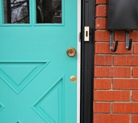 16 maneras de actualizar seriamente tus viejas puertas esta temporada, 12 Utiliza un toque de color para conseguir un efecto llamativo