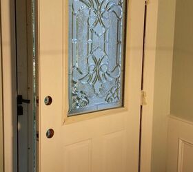 16 maneras de actualizar seriamente tus viejas puertas esta temporada, 8 Alegre su puerta de entrada con cristales decorativos
