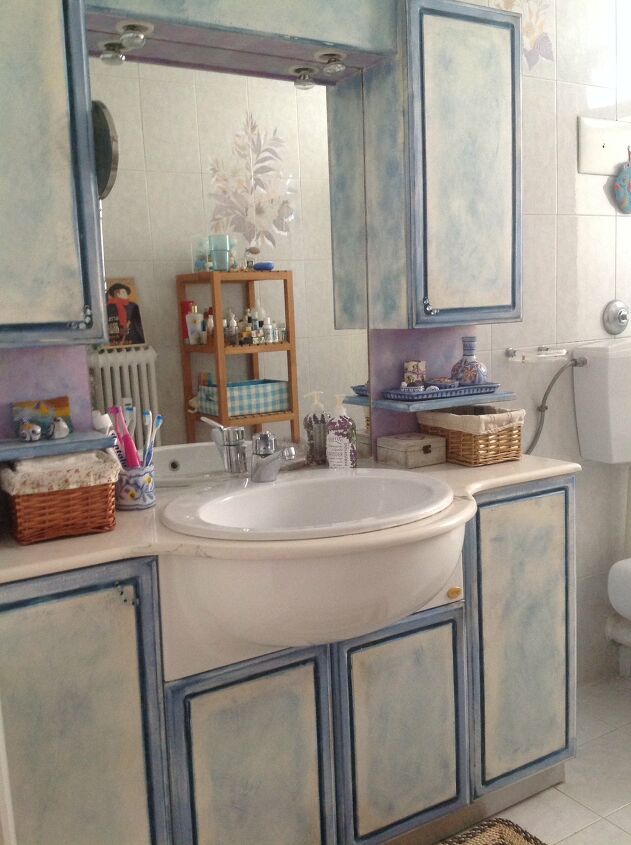 14 successful bathroom cabinet makeovers, 10 Shabby Chic Corner Bathroom Cabinet