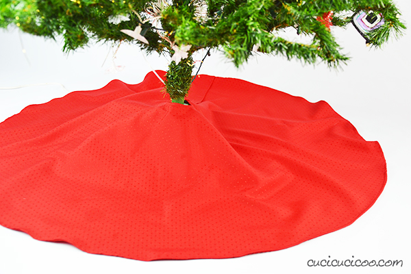 easy christmas tree skirt from a repurposed tablecloth