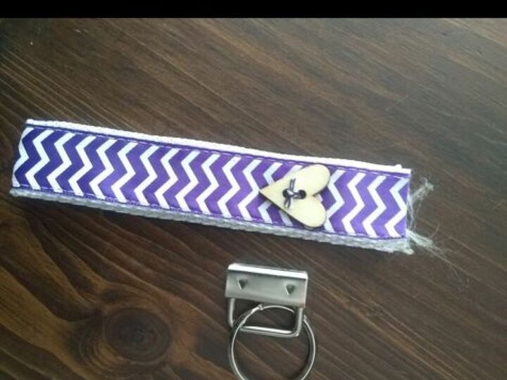 q diy keychain