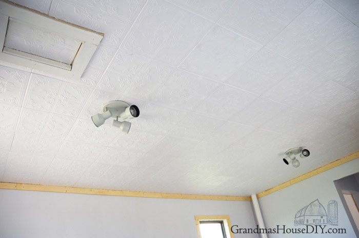 s 17 formas innovadoras de iluminar tu casa con los azulejos del techo, 1 La soluci n de los azulejos del techo de espuma de poliestireno
