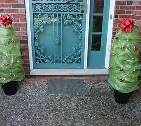 How to Make Cute Deco Mesh Topiaries For the Holidays