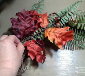 owl garden stake becomes a fall wreath accent, Adding Oak Leaves