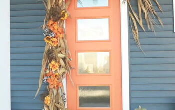 Ideas de decoración otoñal para la puerta de entrada: Hojas de maíz y calabazas