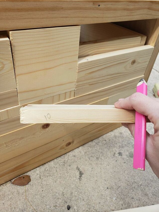 construir uma cama de armazenamento de madeira de sucata
