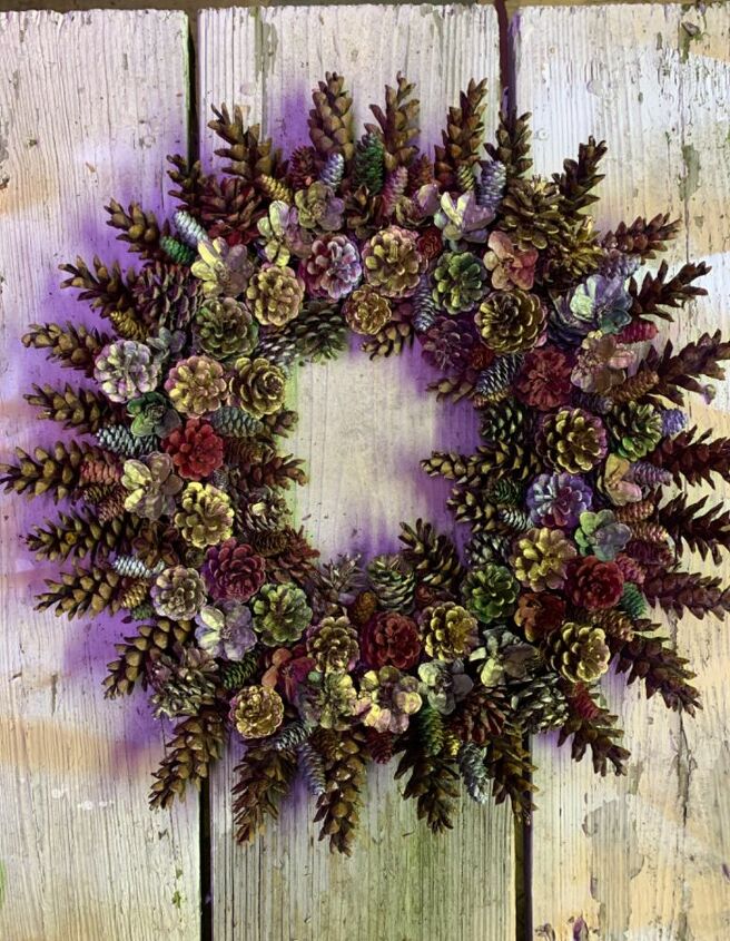 q who makes pinecone wreaths