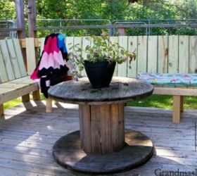 19 amazing diy ideas for the perfect outdoor bench, 4 Corner Built In Wood Outdoor Bench