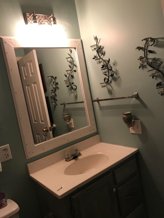 crie um espelho de banheiro emoldurado que voc vai querer continuar olhando, moldura de espelho de banheiro DIY