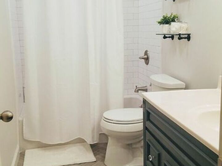 q bathroom decor