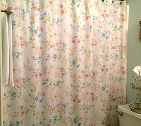 18 maneras de revivir tu bao con nuevas y elegantes cortinas de ducha, 15 Adopte un dise o floral llamativo
