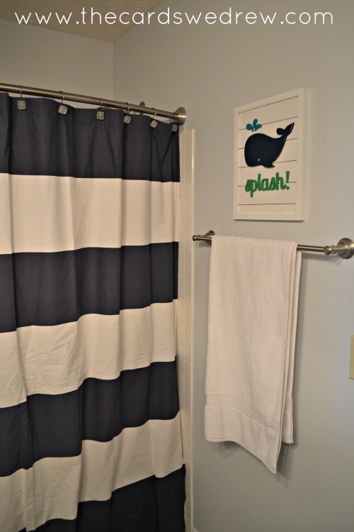 18 maneras de revivir tu bao con nuevas y elegantes cortinas de ducha, 8 Adopte un tema n utico audaz
