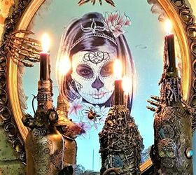 16 spooky halloween decor ideas that will scare your guests, Creepy Halloween mirror