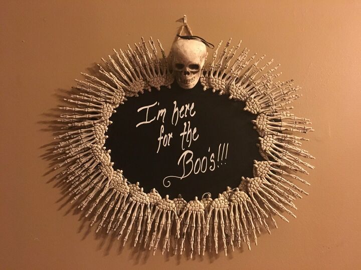 16 spooky halloween decor ideas that will scare your guests, Skeleton chalk board