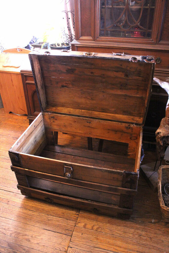 19 brilliant ways to organize a basement, 13 Maximize Space in Wooden Storage Chests