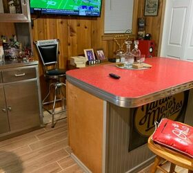 https://cdn-fastly.hometalk.com/media/2019/11/01/5938506/bar-top-replacement-with-a-1950-s-red-formica-table-top.jpg?size=1200x628