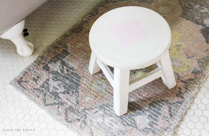diy upcycled stool with chalk style paint