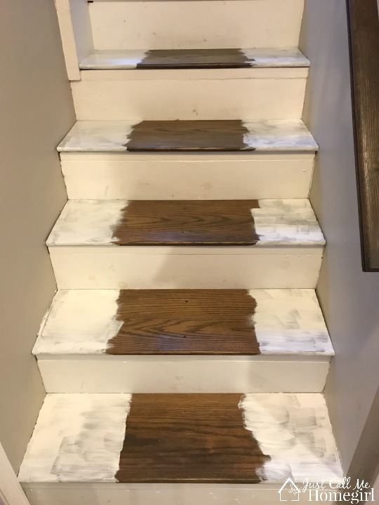 cambio de imagen de la escalera con pintura y un corredor