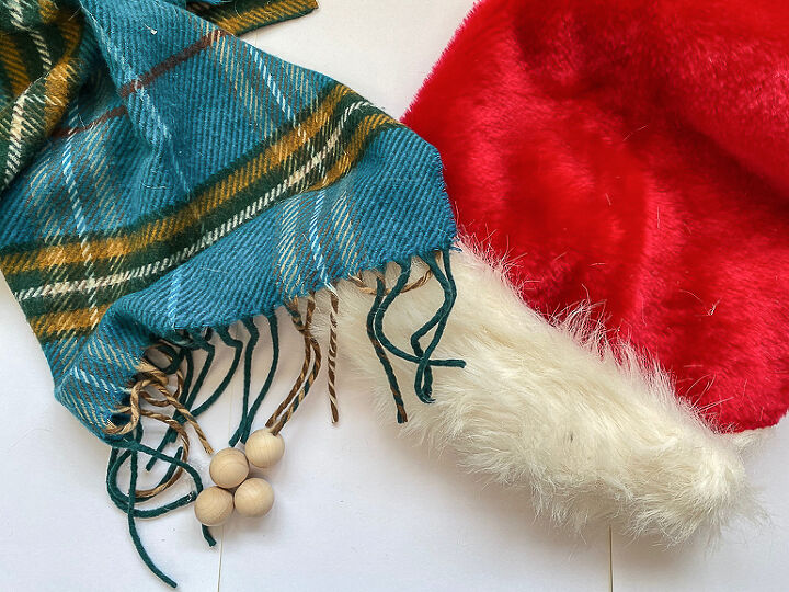 diy christmas gnome garland made from thrift store finds
