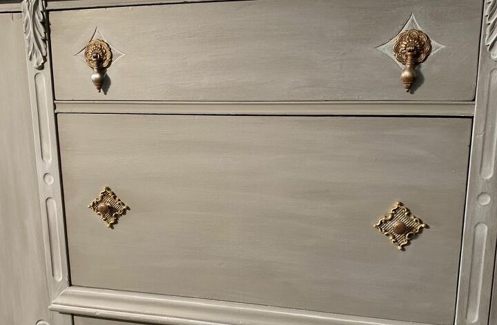 chalk painted buffet makeover, Los herrajes