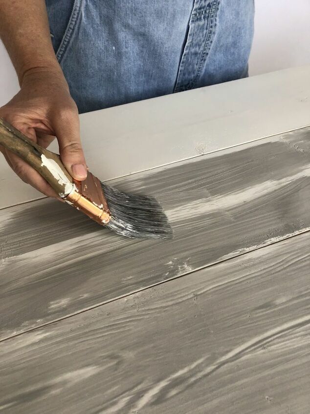 create the perfect farmhouse table with a painted wood grain effect