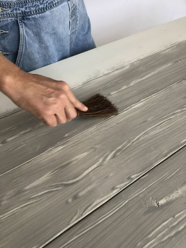 create the perfect farmhouse table with a painted wood grain effect