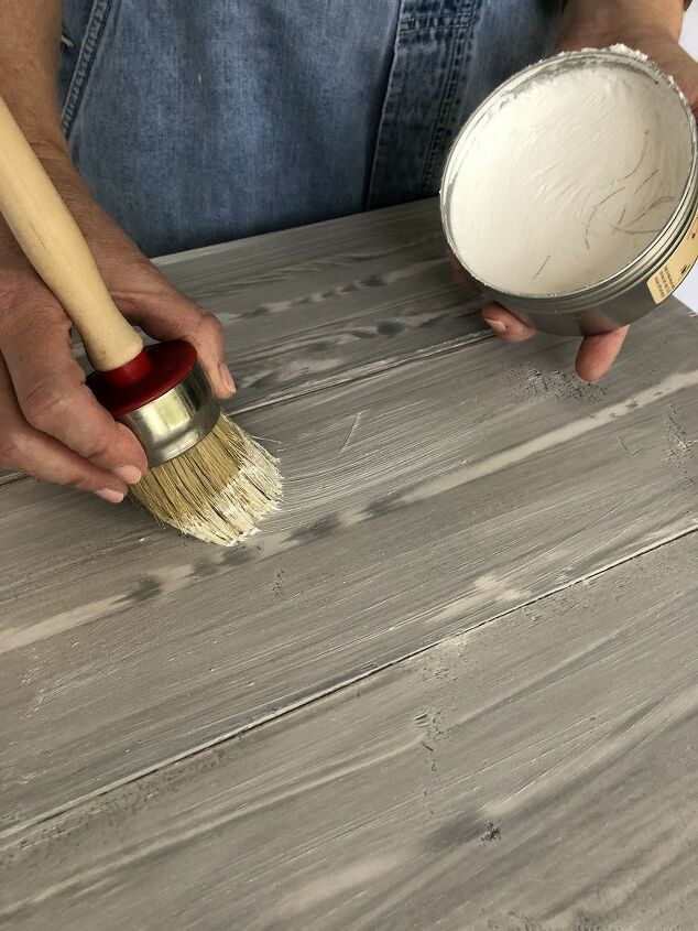 create the perfect farmhouse table with a painted wood grain effect