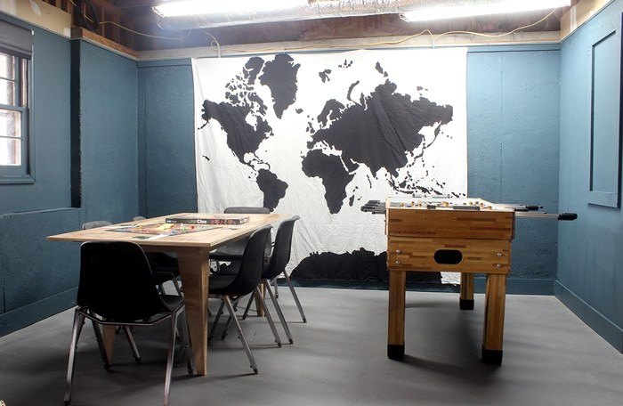 19 ideas de muebles de stano para transformar tu espacio, 2 Construye una mesa de comedor de una sola pieza
