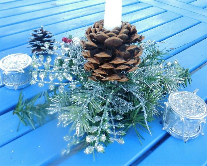 6 maneras de usar las pias para decorar en las fiestas, Vela de cono de pino