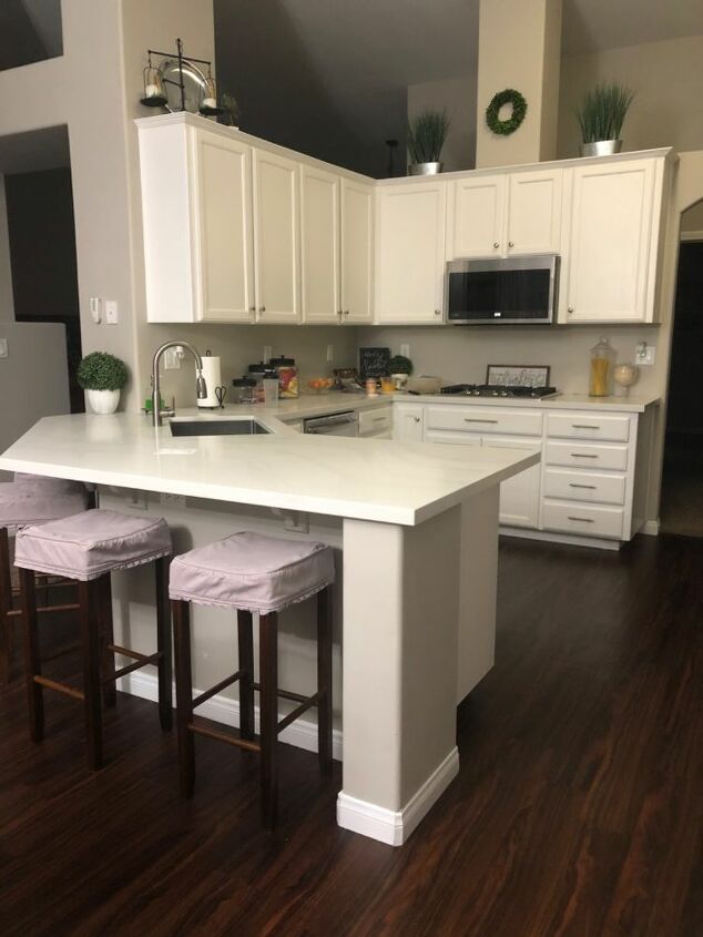 q kitchen peninsula